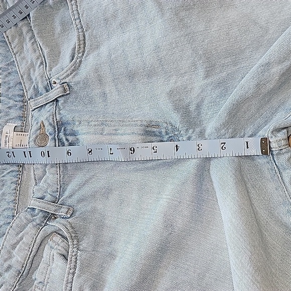 Forever 21 Size 28 Light Wash Straight Leg Denim Blue Jeans, Gently Used Cond. - Picture 5 of 12